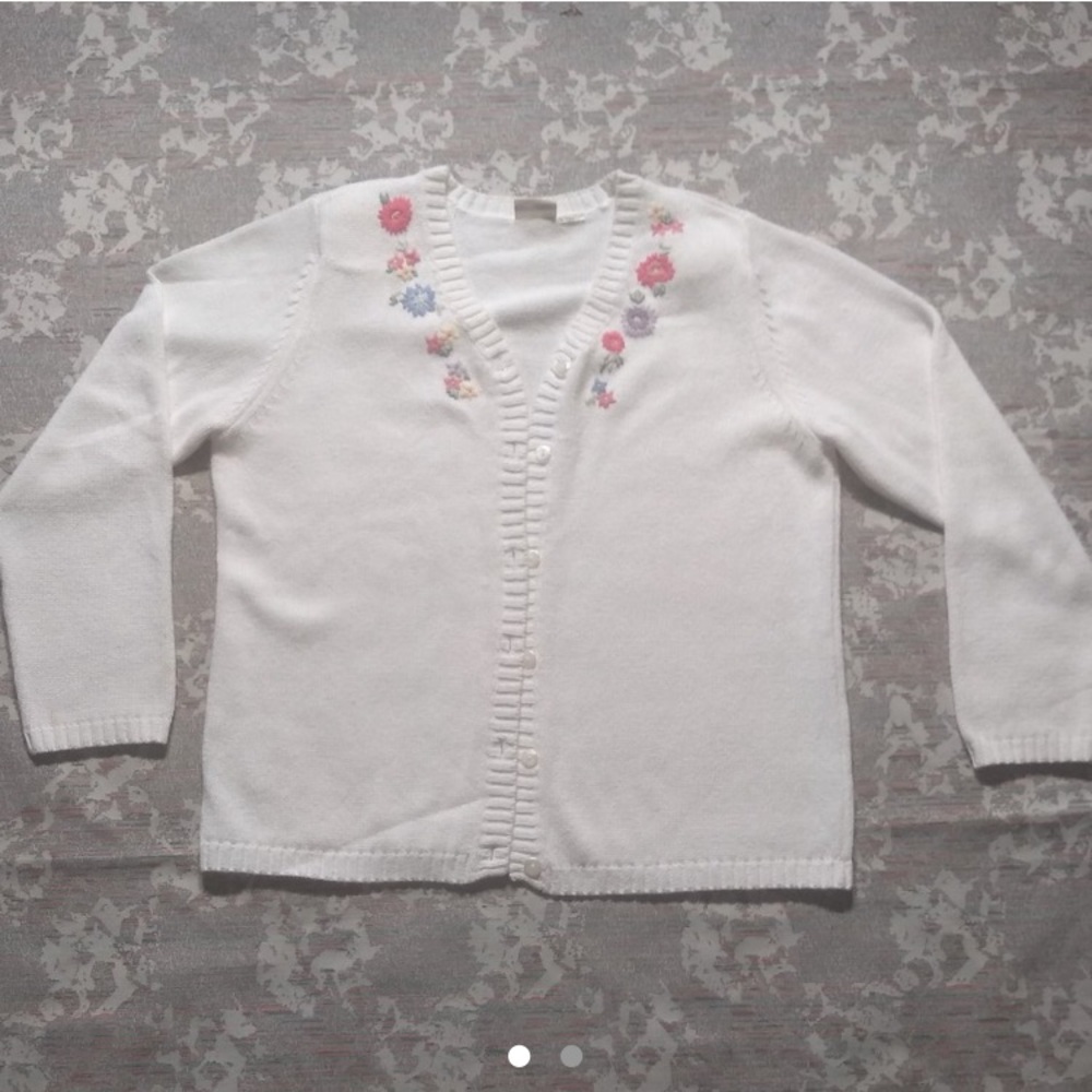 Adorable Vintage white knit cardigan sweater by Cherokee
